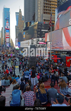 NEW YORK CITY, USA, 10 Septembre 2017 : Times Square est un important carrefour commercial, la destination touristique, centre de divertissement et de quartier Banque D'Images