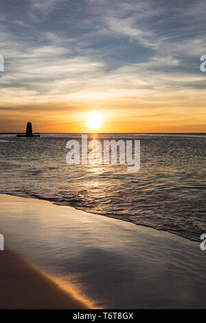 Coucher du soleil des Caraïbes à partir de Palm Beach sur l'île d'Aruba Banque D'Images