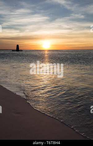 Coucher du soleil des Caraïbes à partir de Palm Beach sur l'île d'Aruba Banque D'Images