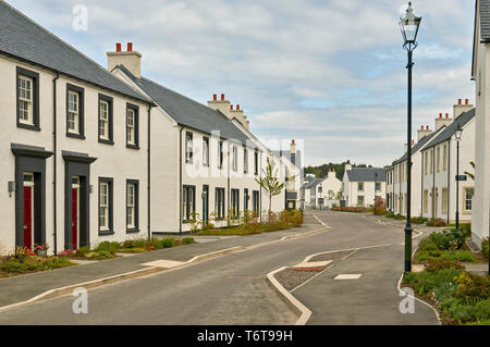 TORNAGRAIN INVERNESS ECOSSE HAMEAU OU VILLAGE PLANIFIÉ UNE RUE AVEC DES MAISONS ET LES PETITS JARDINS AVANT Banque D'Images