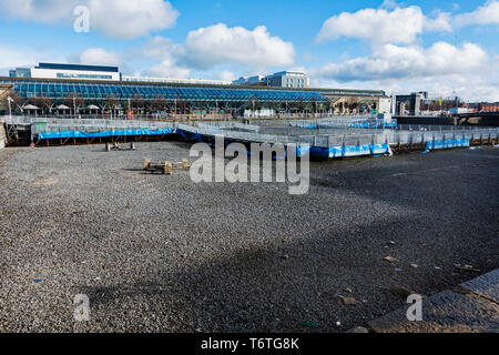 Dublin, Irlande - 10 mars, 2019. Au nord de Dublin docklands, CHQ shopping mall et sec canal dock. Banque D'Images