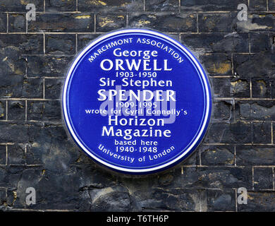 Londres, Angleterre, Royaume-Uni. Blue Plaque commémorative : George Orwell (1903-1950) Sir Stephen Spender (1909-1995) a écrit de Cyril Connolly's Horizon Magazine Banque D'Images