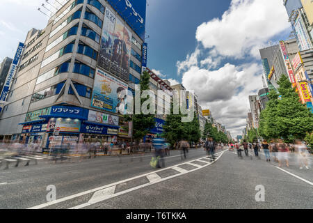 Tokyo, Taito-Ku, Akihabara - Août 13, 2017 : Akihabara Electric Town Annonces Bilboard colorés Banque D'Images