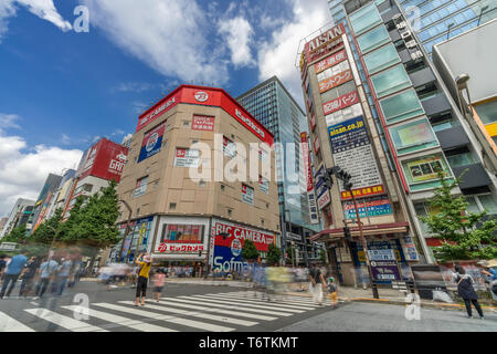 Tokyo, Taito-Ku, Akihabara - Août 13, 2017 : Akihabara Electric Town Annonces Bilboard colorés Banque D'Images