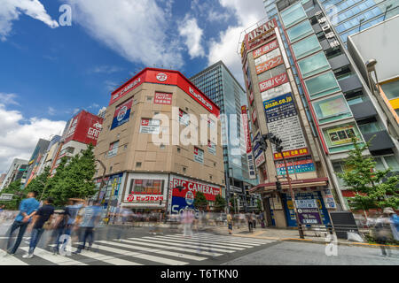 Tokyo, Taito-Ku, Akihabara - Août 13, 2017 : Akihabara Electric Town Annonces Bilboard colorés Banque D'Images