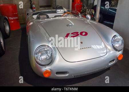 1953 Porsche 550 Spyder, Allemand vintage sports car course à l'Autoworld, musée de l'automobile classique à Bruxelles, Belgique Banque D'Images