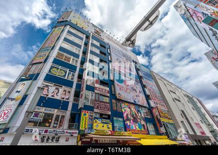 Tokyo, Taito-Ku, Akihabara - Août 13, 2017 : Akihabara Electric Town Annonces Bilboard colorés Banque D'Images