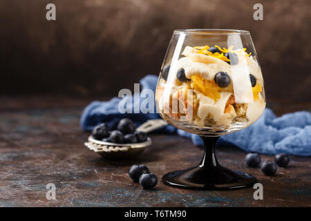 Dessert bagatelle en couches en bonne santé Banque D'Images