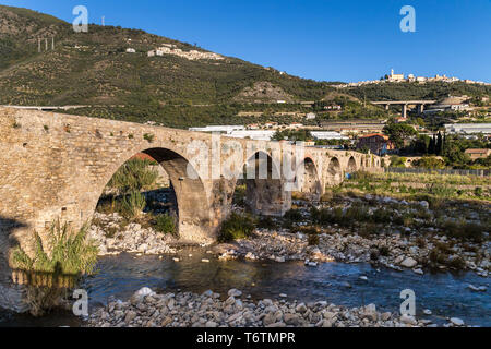 Pont médiéval de Taggia, Italie. Banque D'Images