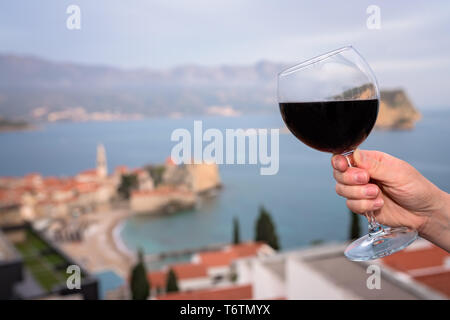 Woman with red wine Banque D'Images