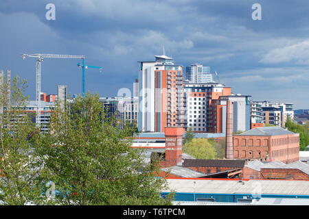 Leeds City skyline juste avant une tempête. Banque D'Images