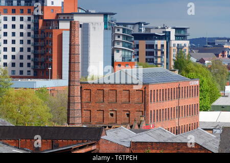 Leeds City skyline juste avant une tempête. Banque D'Images