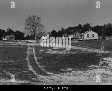 Photographie d'une infirmière et de l'enseignant dans les maisons de Gee's Bend, Alabama, Novembre, 1939. À partir de la Bibliothèque publique de New York. () Banque D'Images