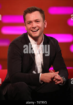 Taron Egerton pendant le tournage pour le Graham Norton Show à BBC Television Centre 6 Studioworks, Wood Lane, Londres, pour être diffusé sur BBC One le vendredi soir. Banque D'Images