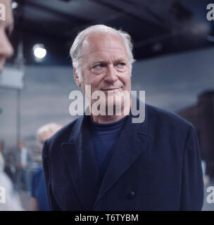 Der deutsch-Österreichische Bühnen- und Filmschauspieler Porträtaufnahmen Curd Jürgens posiert für während Dreharbeiten, années 70 er. La scène et l'acteur Curd Jürgens pose pour des portraits au cours de certains tournages, 1970 Banque D'Images