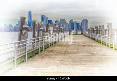 Vue HDR de Manhattan de la Liberty Island. Banque D'Images