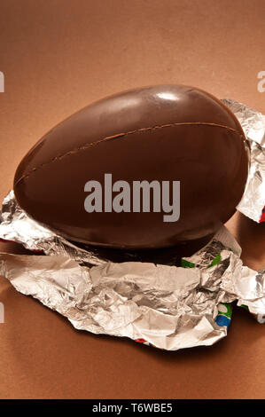 Oeufs de Pâques au chocolat traditionnel unwrapped Banque D'Images