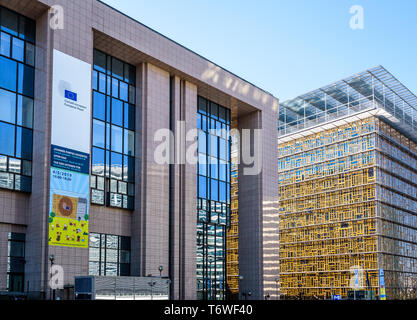 Vue rapprochée de l'immeuble Justus Lipsius (à gauche) et Europa (droite), siège du Conseil de l'Union européenne à Bruxelles, Belgique. Banque D'Images