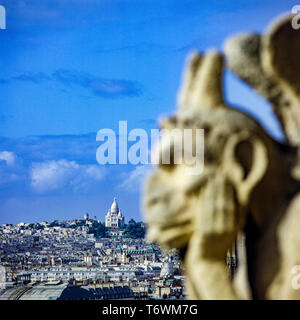 Butte Montmartre, Sacré-Cœur, basilique du Sacré-Cœur, La Stryge, Strix chimera statue, la cathédrale Notre-Dame de Paris, Paris, France, Europe, Banque D'Images