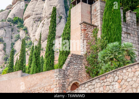 L'Abbaye de Santa Maria de Montserrat à Monistrol de Montserrat, en Catalogne, Espagne. Célèbre pour la Vierge de Montserrat. Banque D'Images