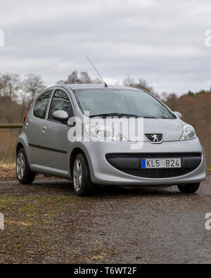 Peugeot 107 Silver City car dans la campagne Banque D'Images