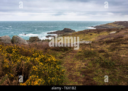 Grande-bretagne Rock et épave Porth de Normandie, St Mary's, Îles Scilly, UK, sur un jour nuageux et venteux Banque D'Images