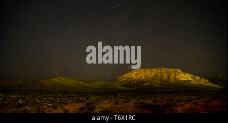 Temps de nuit et ciel sombre sur la Death Valley National Park Banque D'Images