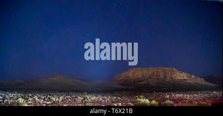 Temps de nuit et ciel sombre sur la Death Valley National Park Banque D'Images