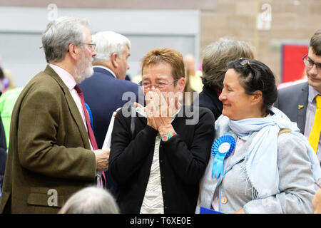 Hereford, Herefordshire, Angleterre, Royaume-Uni - Vendredi 3 mai 2019 - Un candidat conservateur réagit selon les résultats commencent à venir dans - le décompte a commencé à 9h30 le vendredi matin, après les élections locales ont eu lieu dans le Herefordshire hier pour les deux Arts Council et le conseil municipal. Les sondages ont eu lieu pour 248 conseils anglais, six maires et tous les conseils 11 en Irlande du Nord. Crédit : Steven Mai/Alamy Live News Banque D'Images