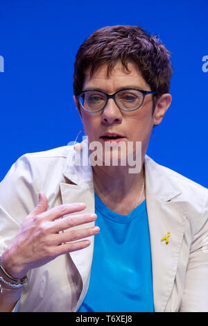 Muenster, Deutschland. Apr 27, 2019. Annegret KRAMP-KARRENBAUER, président de la CDU Allemagne, prélude à la campagne pour les élections européennes de CDU et CSU, Halle Muensterland à Muenster sur 27.04.2019, l'utilisation de crédit dans le monde entier | : dpa/Alamy Live News Banque D'Images