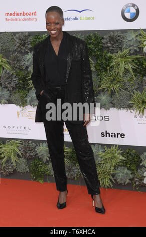 Berlin, Allemagne. 06Th Mai, 2019. L'actrice Florence Kasumba reçoit le 69e Prix du Cinéma allemand 'Lola'. Credit : Jörg Carstensen/dpa/Alamy Live News Banque D'Images