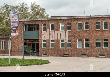 02 mai 2019, le Brandebourg, Bernau : le complexe de l'école fédérale de l'Fédération des syndicats allemands (ADGB). Le Bauhaus a été un site du patrimoine mondial de l'Unesco depuis l'été 2017. Photo : Patrick Pleul/dpa-Zentralbild/ZB Banque D'Images