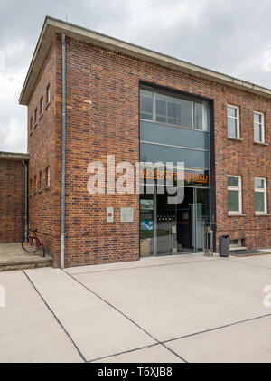 02 mai 2019, le Brandebourg, Bernau : le complexe de l'école fédérale de l'Fédération des syndicats allemands (ADGB). Le Bauhaus a été un site du patrimoine mondial de l'Unesco depuis l'été 2017. Photo : Patrick Pleul/dpa-Zentralbild/ZB Banque D'Images