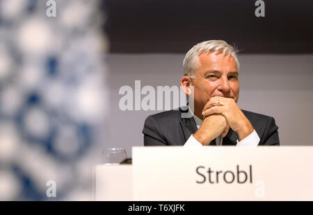 Weingarten, Allemagne. 06Th Mai, 2019. Thomas Strobl, président de la CDU, et le ministre de l'intérieur du Bade-Wurtemberg, est assis sur le podium au début de la conférence de l'État partie de la CDU du Bade-Wurtemberg. Credit : Karl-Josef Opim/dpa/Alamy Live News Banque D'Images