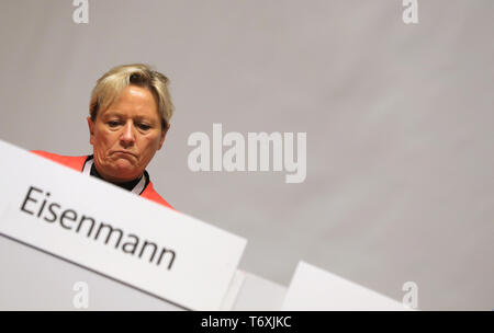 Weingarten, Allemagne. 06Th Mai, 2019. Susanne Eisenmann (CDU), Ministre de la Culture du Bade-Wurtemberg, est assis sur le podium à l'État partie de la CDU dans le Bade-wurtemberg conférence. Credit : Karl-Josef Opim/dpa/Alamy Live News Banque D'Images