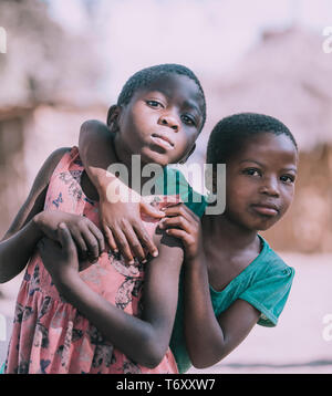 Pauvres enfants namibiens et sale Banque D'Images