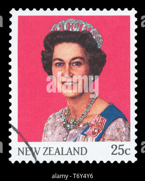 Nouvelle Zélande - circa 1985 : timbre imprimé en Nouvelle-Zélande montre la reine Elizabeth II à partir de la photo de presse de l'appareil photo, vers 1985. Banque D'Images