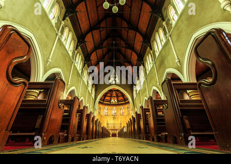 Vue de l'intérieur magnifique et de superbes bancs de cèdre des Saints Marie et Joseph, une cathédrale catholique construite en 1912 dans le style néogothique Fédération sty Banque D'Images