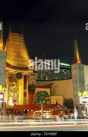 Historique 1990 GRAUMANN'S CHINESE THEATER (©MAYER & Holler 1927) WALK OF FAME DE HOLLYWOOD BOULEVARD LOS ANGELES CALIFORNIA USA Banque D'Images