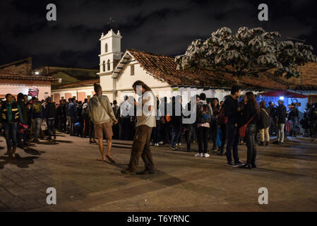 Vie nocturne à El Chorro de Quevedo en Candelaria, Bogota, Colombie Banque D'Images