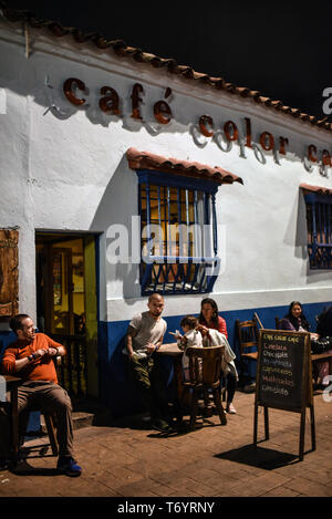 Vie nocturne à El Chorro de Quevedo en Candelaria, Bogota, Colombie Banque D'Images