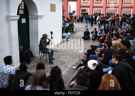 Effectuer les conteurs à El Chorro de Quevedo en Candelaria, Bogota, Colombie Banque D'Images