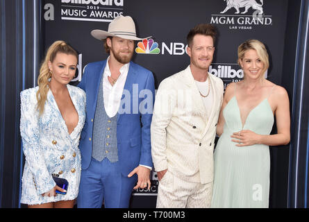 LAS VEGAS, NV - 01 MAI : (L-R) Brittney Marie Cole, Brian Kelley et Tyler Hubbard de Florida Georgia Line, et Hayley Stommel assister aux Billboard Music Awards 2019 au MGM Grand Garden Arena le 1 mai 2019 à Las Vegas, Nevada. Banque D'Images