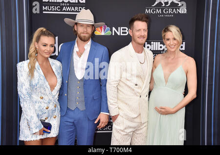 LAS VEGAS, NV - 01 MAI : (L-R) Brittney Marie Cole, Brian Kelley et Tyler Hubbard de Florida Georgia Line, et Hayley Stommel assister aux Billboard Music Awards 2019 au MGM Grand Garden Arena le 1 mai 2019 à Las Vegas, Nevada. Banque D'Images