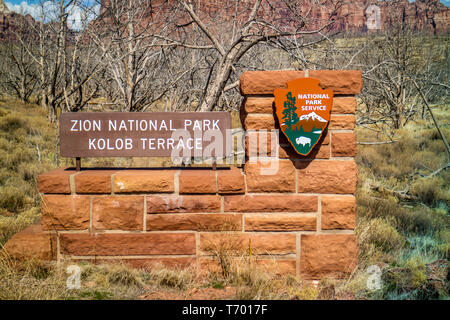 Zion National Park, Utah, USA - Le 18 mars 2018 : l'une pancarte à l'entrée de la préserver park Banque D'Images