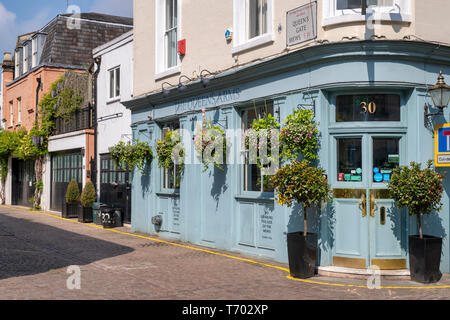 La Queens Arms pub dans Queens Gate Mews, South Kensington, Londres, Angleterre Banque D'Images