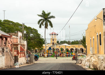 Vue sur la place principale de Maxcanu, Yucatan. Banque D'Images