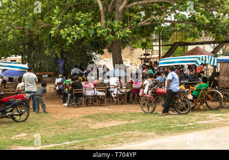 Masse d'air ouvert dans un petit village de Campeche, Mexique, lors du Vendredi Saint. Banque D'Images