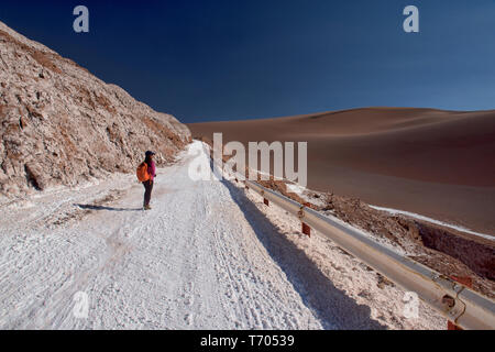 Le sel et le sable du désert, paysage dans la vallée de la Lune, San Pedro de Atacama, Chili Banque D'Images