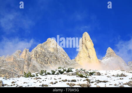 Trois pinacles dans les Dolomites Banque D'Images